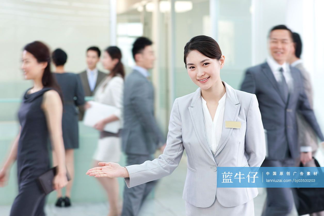 前台的工作人员-蓝牛仔影像-中国原创广告影像素材