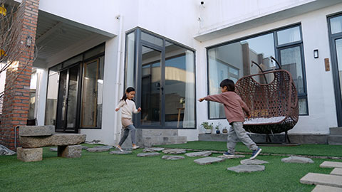 Happy little Chinese children playing in the courtyard,4K