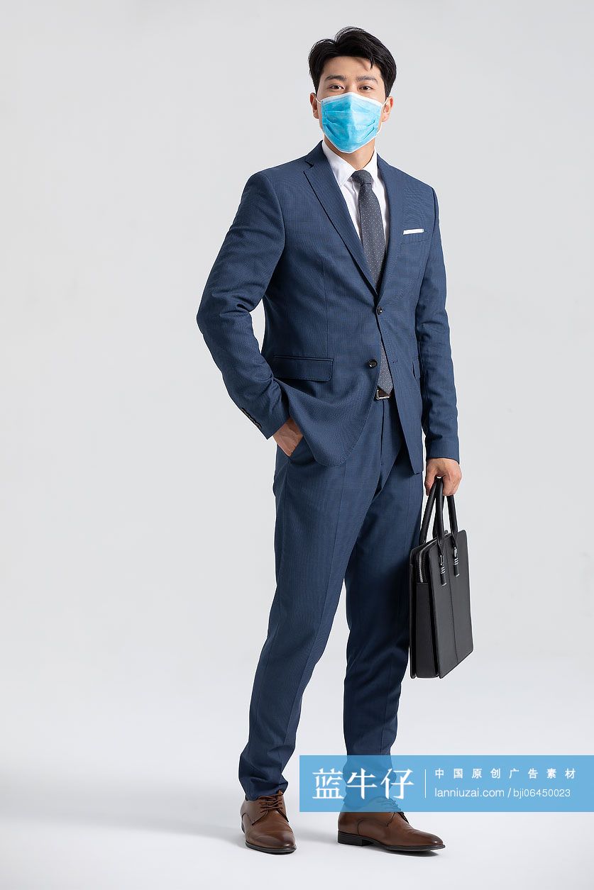 商务男士戴着口罩