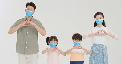 Young Chinese family wearing surgical masks,4K