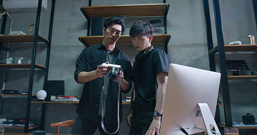 Chinese photographers working in studio,4K