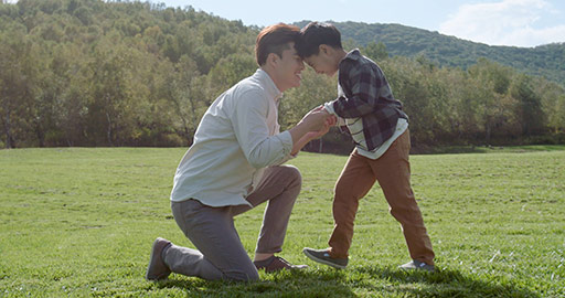 Happy young Chinese father and son having fun outdoors,4K