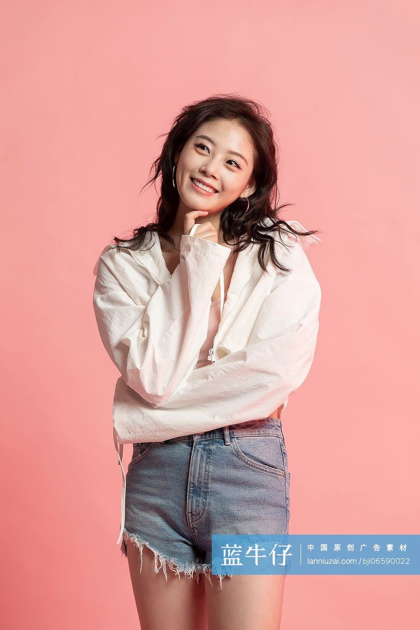 可爱的年轻女孩