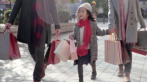 Happy young Chinese family shopping together,4K
