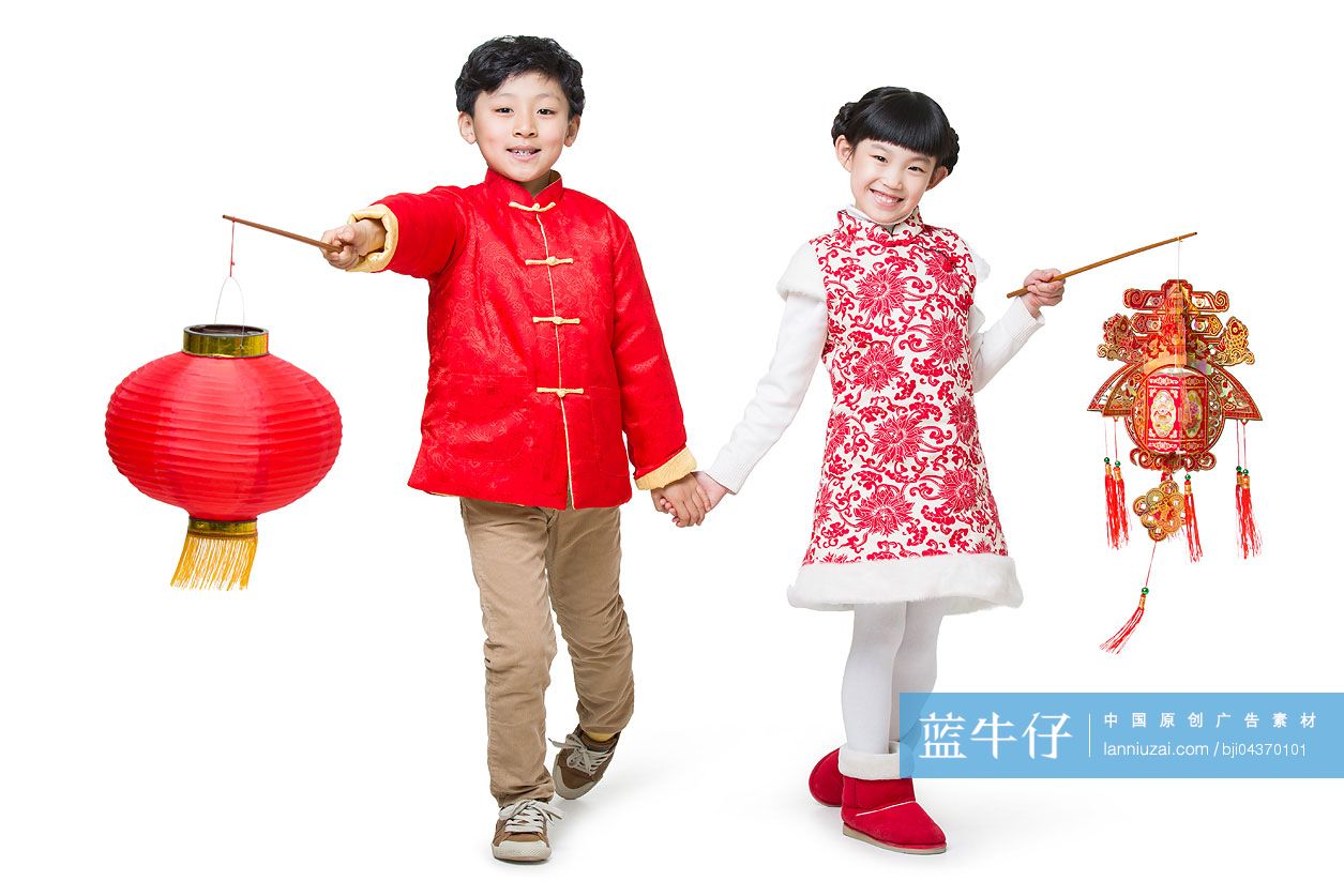 快乐的儿童拿着中国灯笼