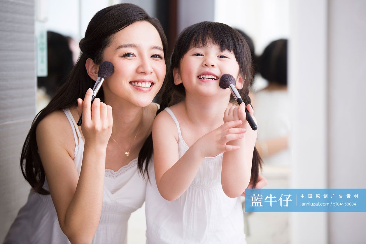 母女俩化妆