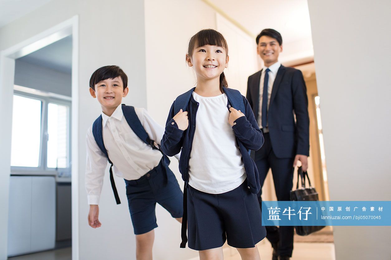 快乐儿童放学回到家