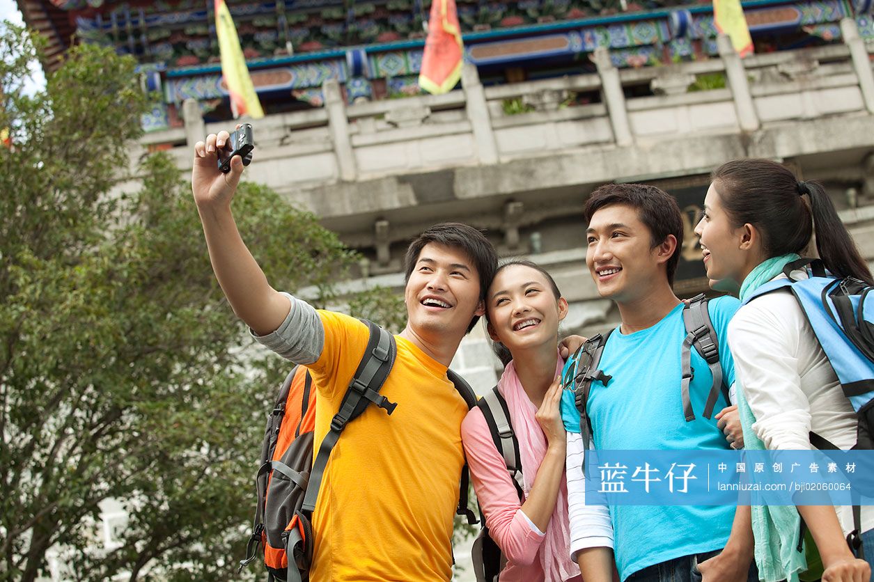 时尚男女旅游
