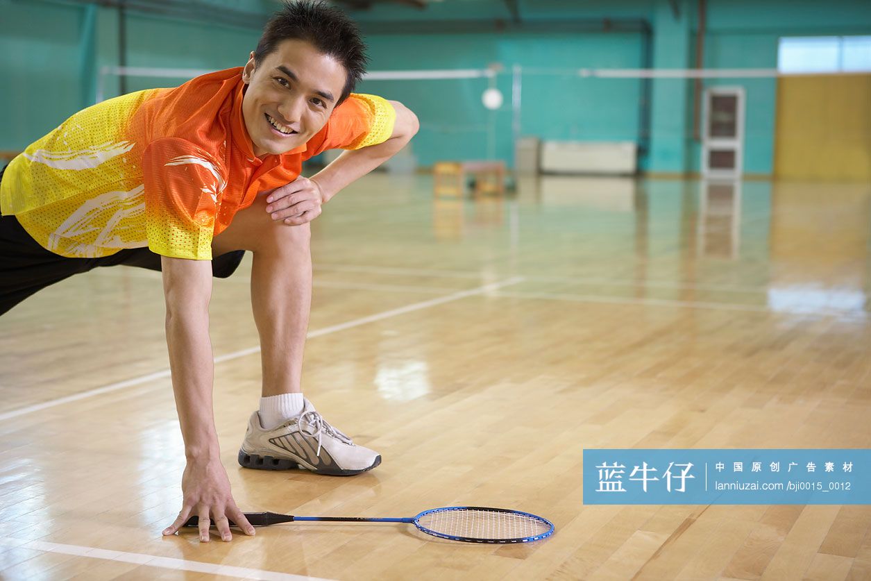 男子羽毛球运动员