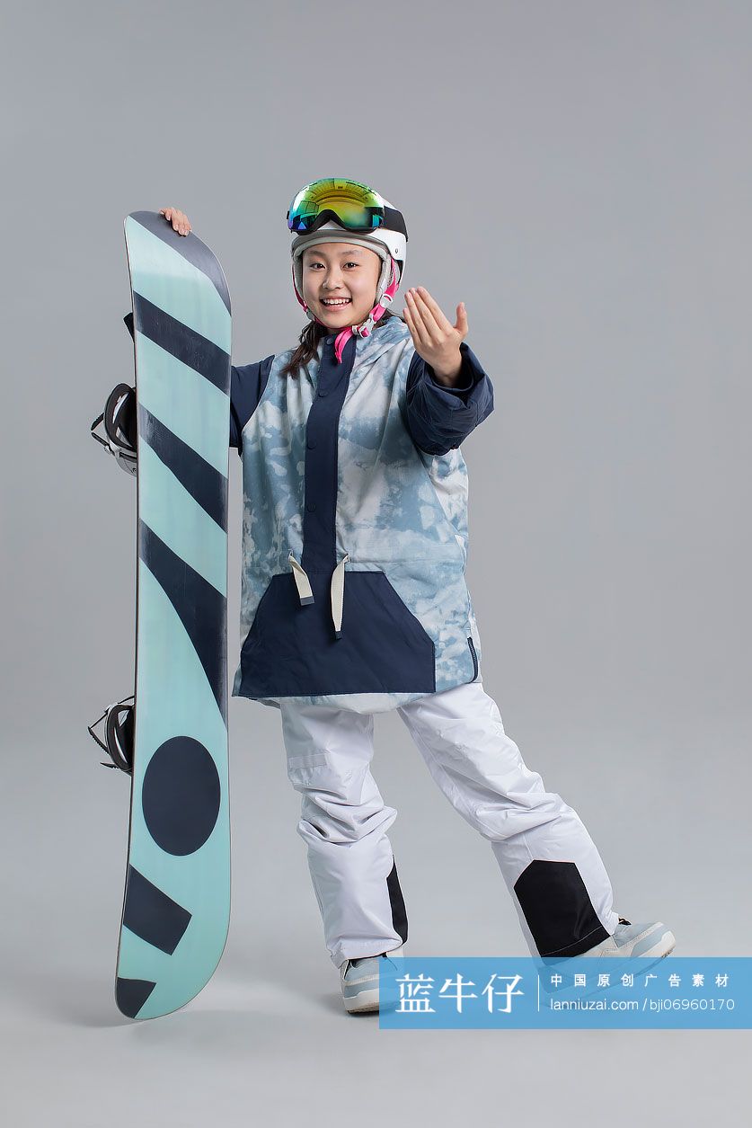 快乐的女孩滑雪