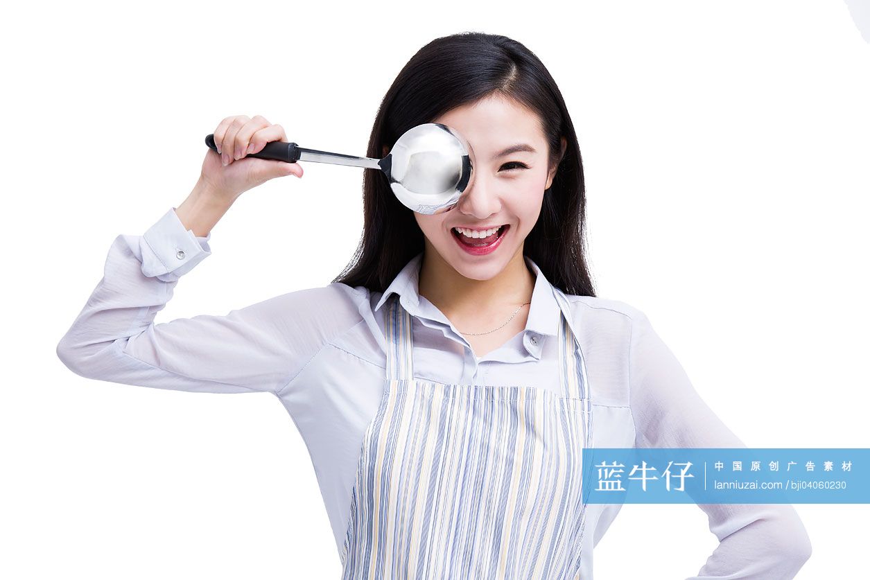 年轻女孩下厨
