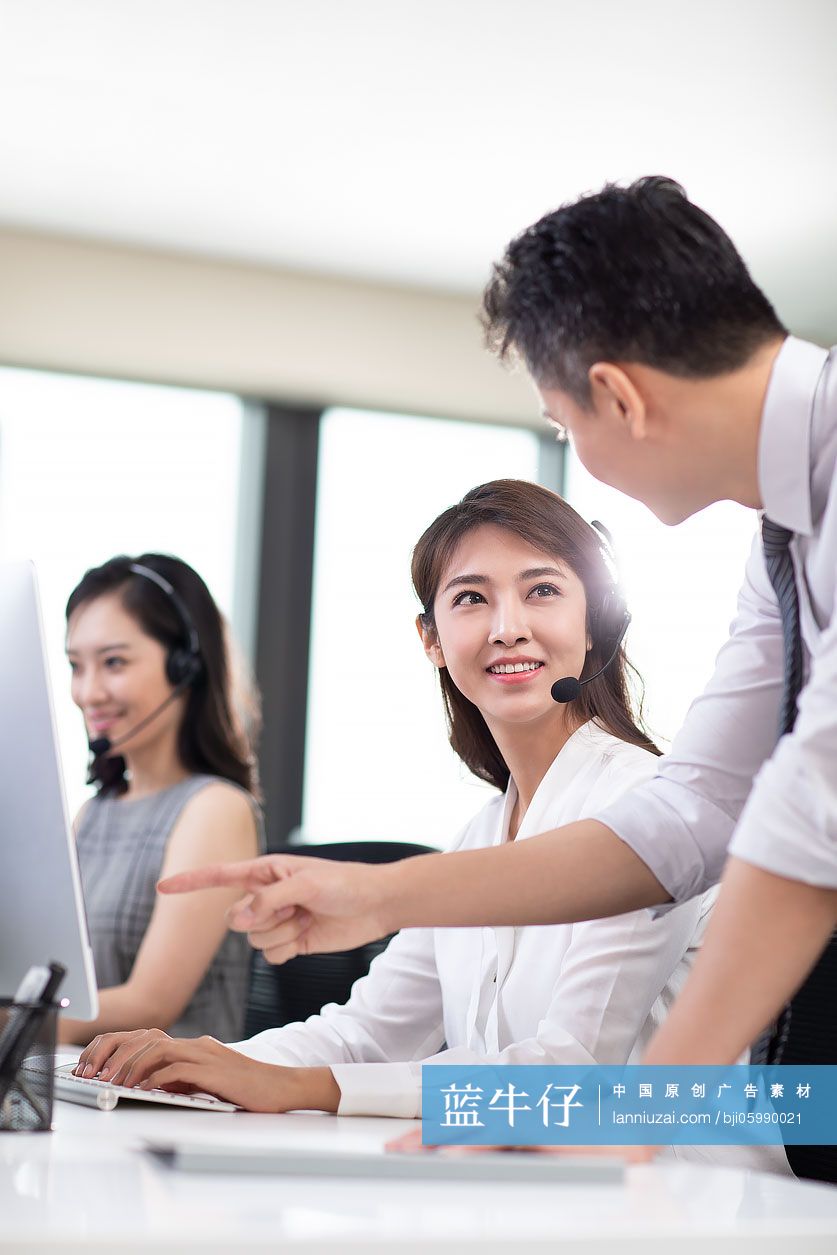 客服代表在工作