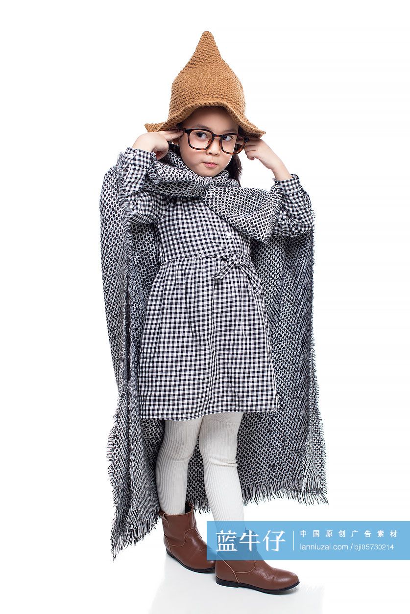 小女孩装扮成魔法师