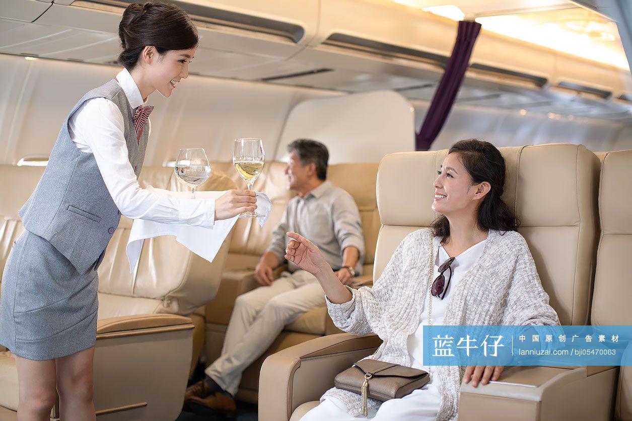 空姐贴心服务