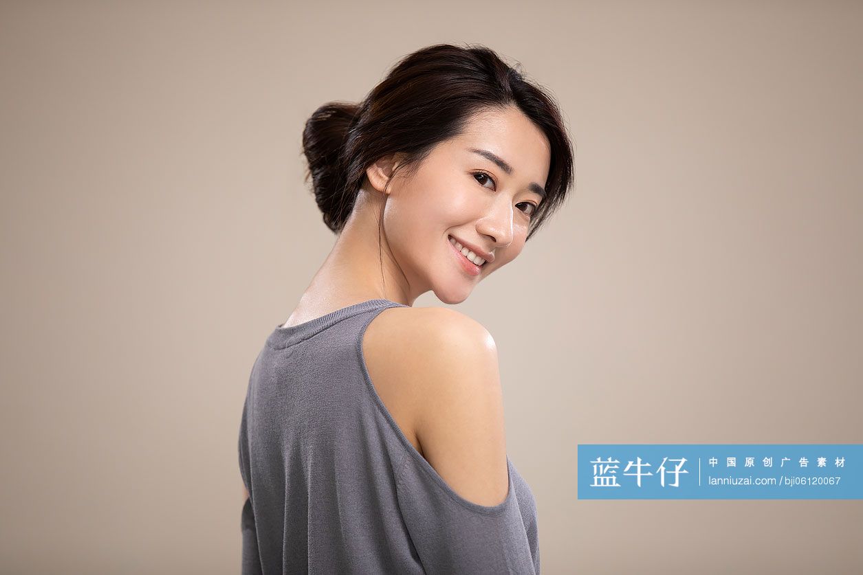 年轻漂亮的女士