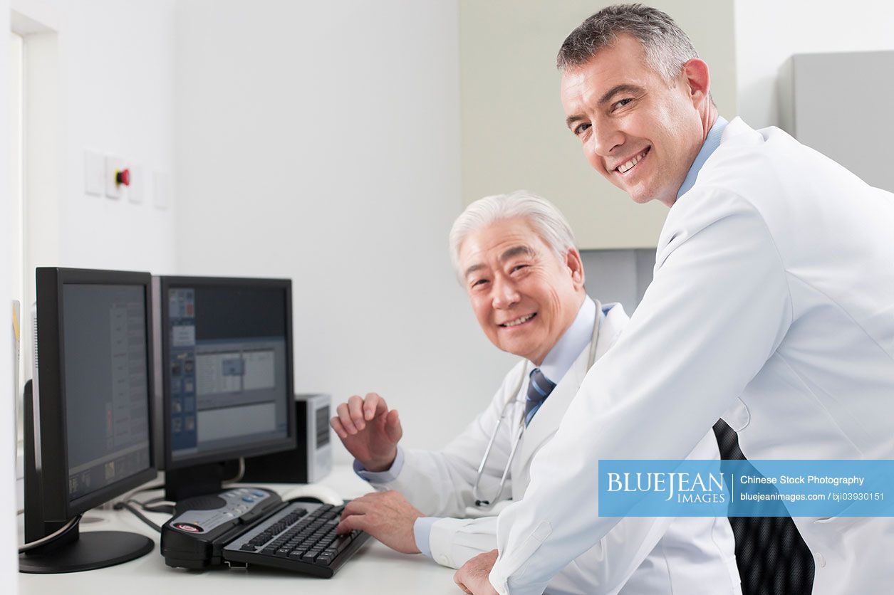 Additional Work Doctor Doctors at work-High-res stock photo for download