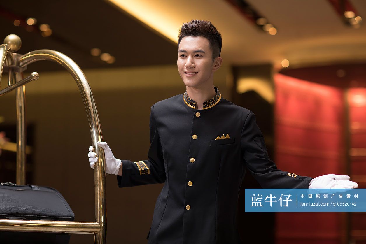 酒店门童欢迎顾客-蓝牛仔影像-中国原创广告影像素材