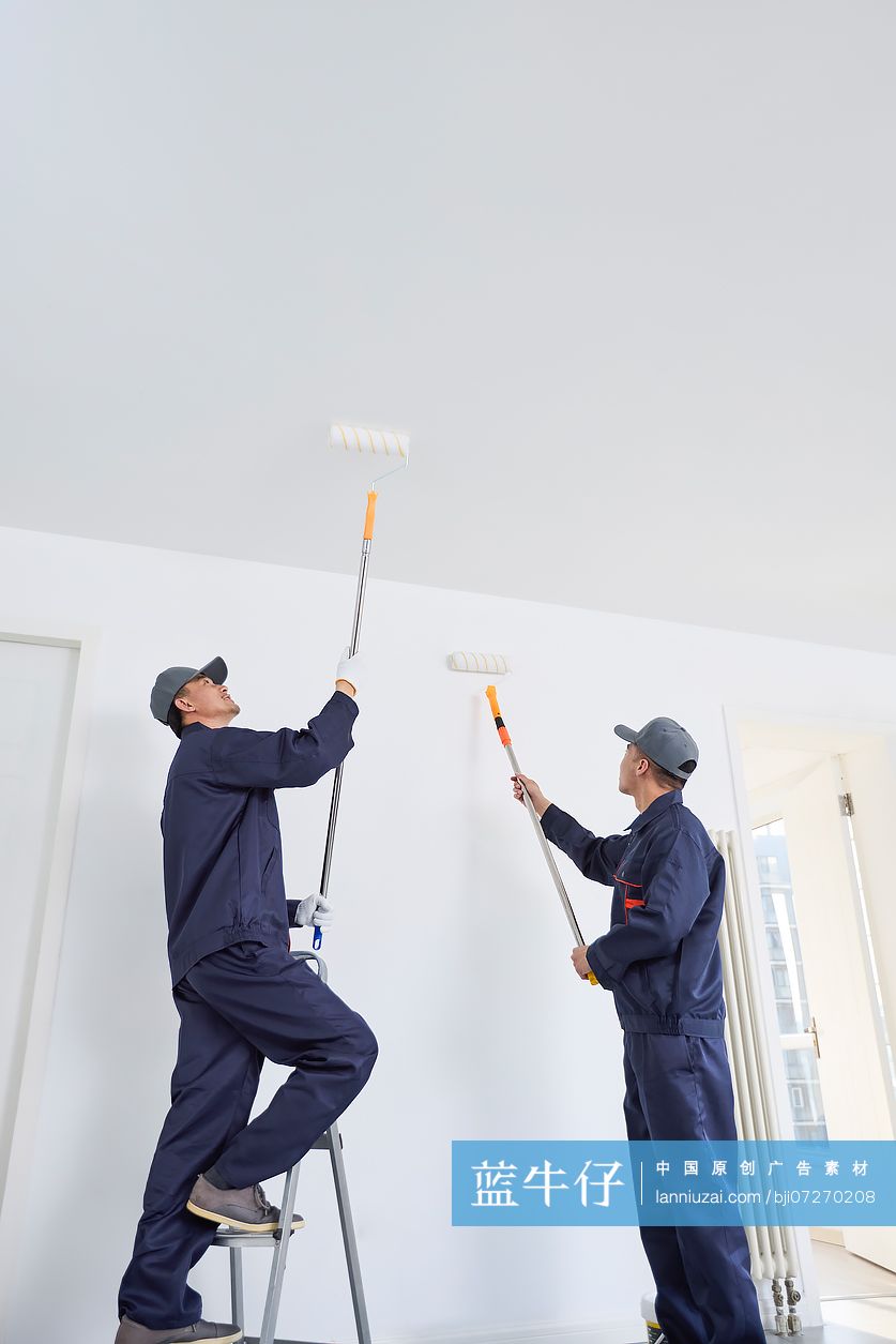 油漆工刷油漆