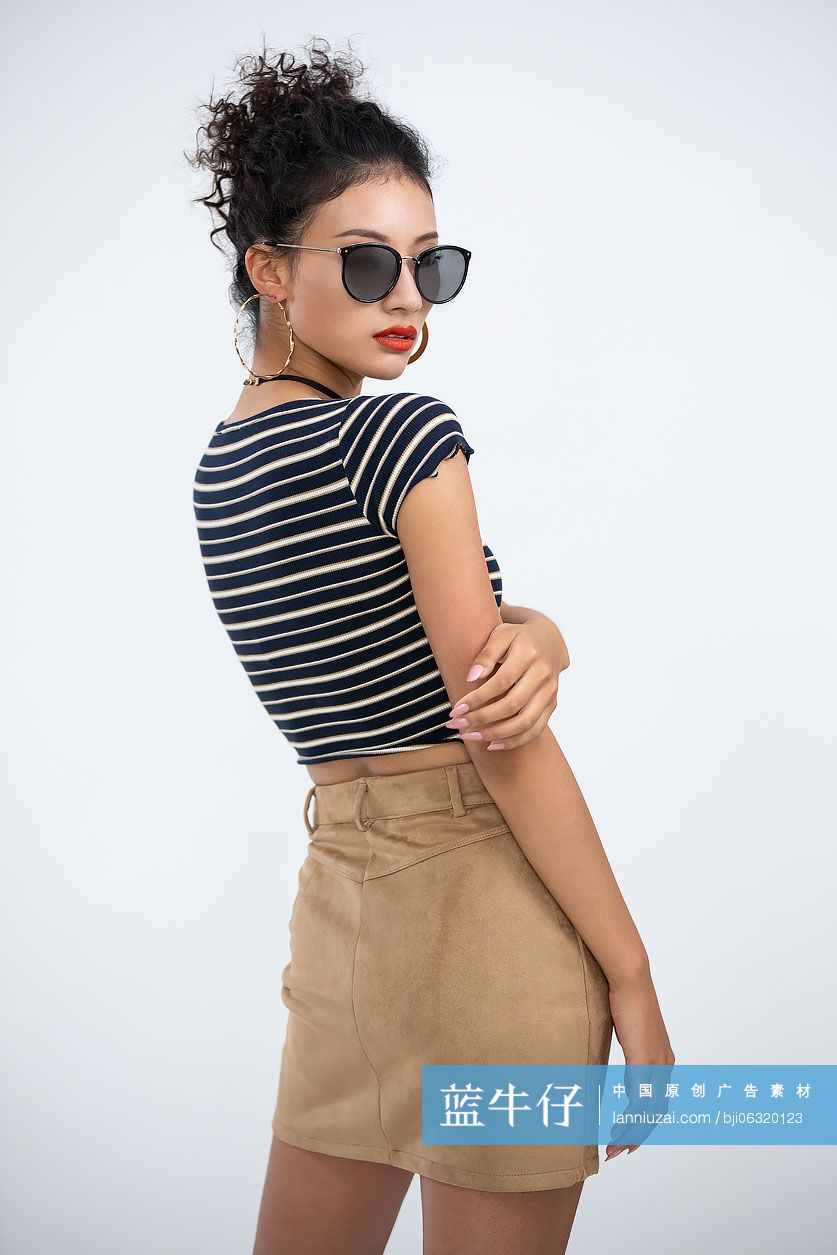 年轻时尚的女孩