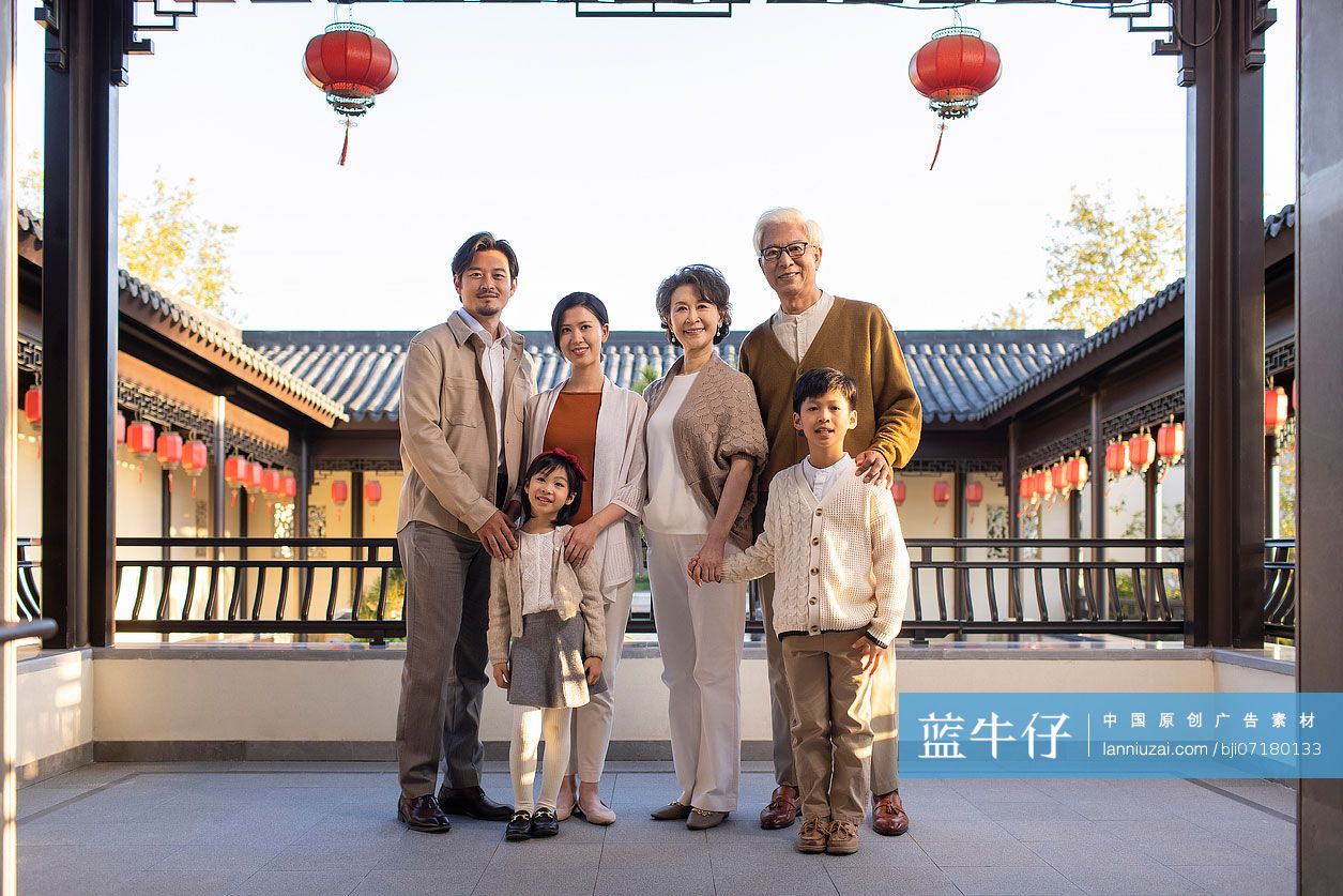 一家人逛古典园林