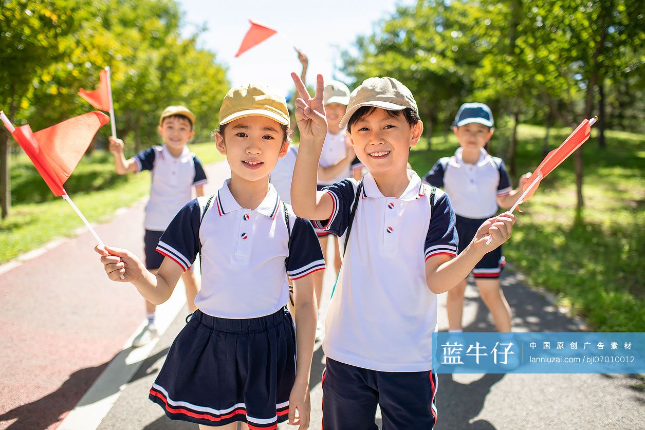 快乐的小学生春游