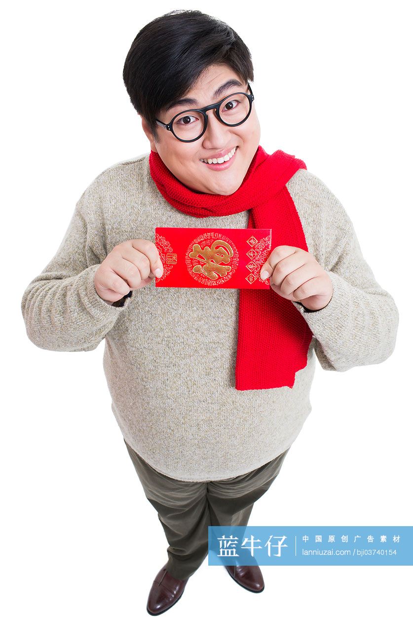 年轻男子与新年红包