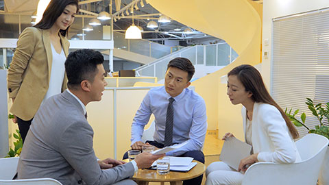 Chinese business people having a meeting in office,4K