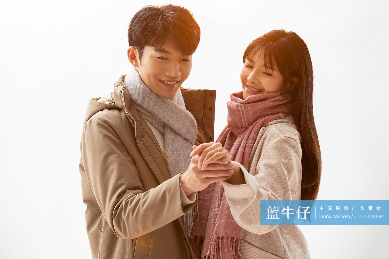 甜蜜的年轻情侣-蓝牛仔影像-中国原创广告影像素材