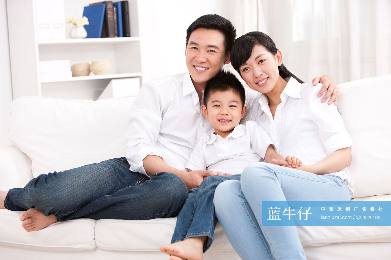 温馨的一家三口