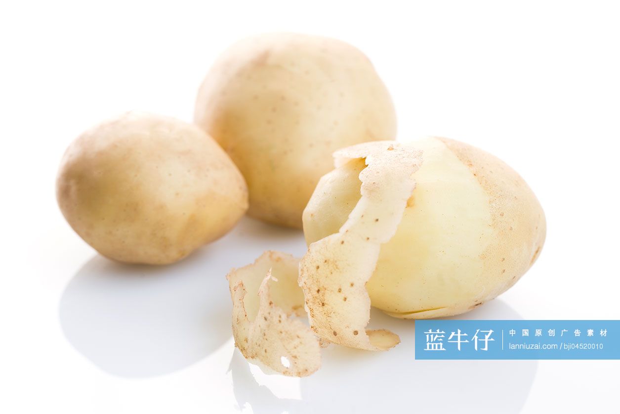给土豆削皮