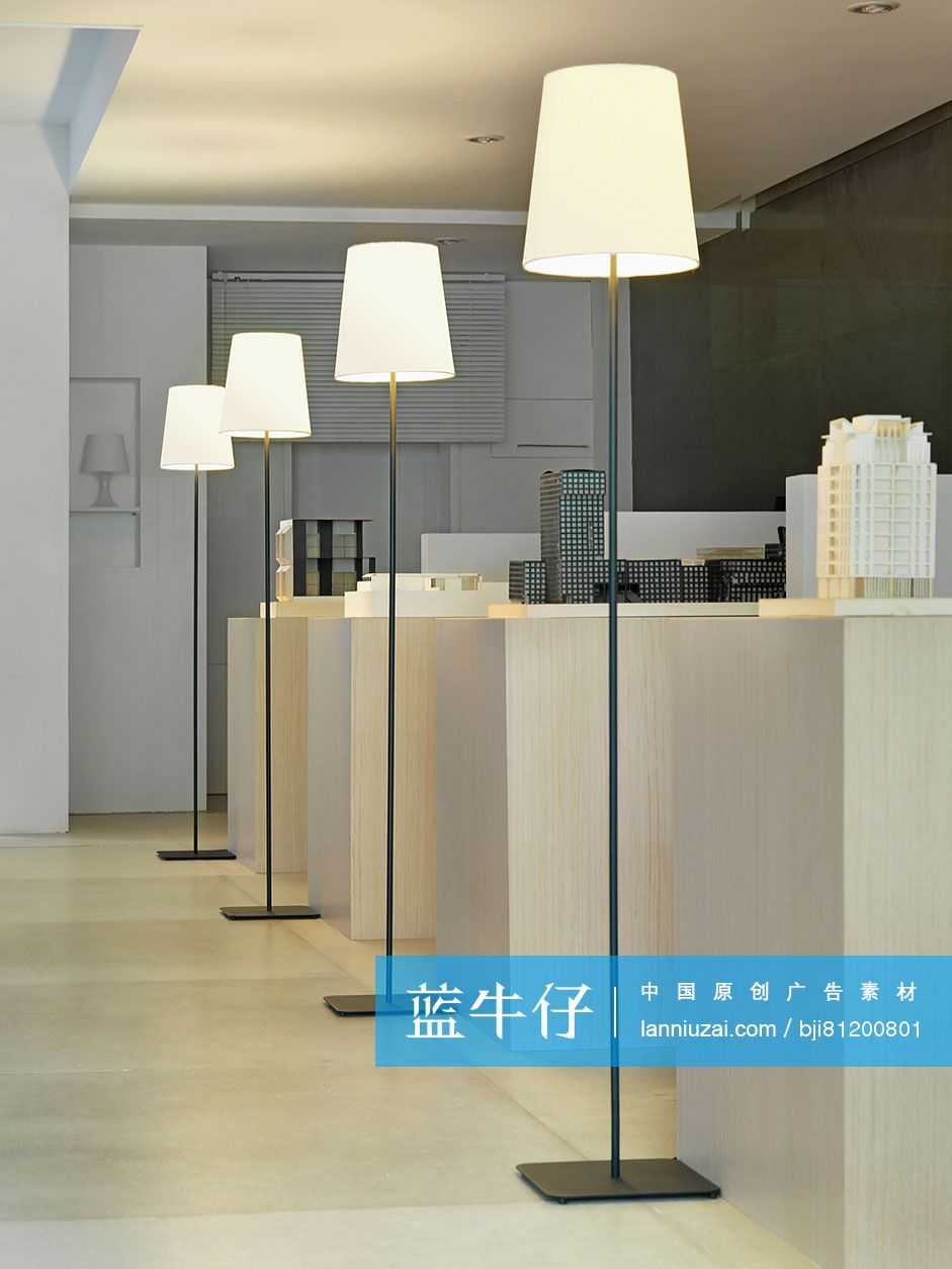 办公室内的工位