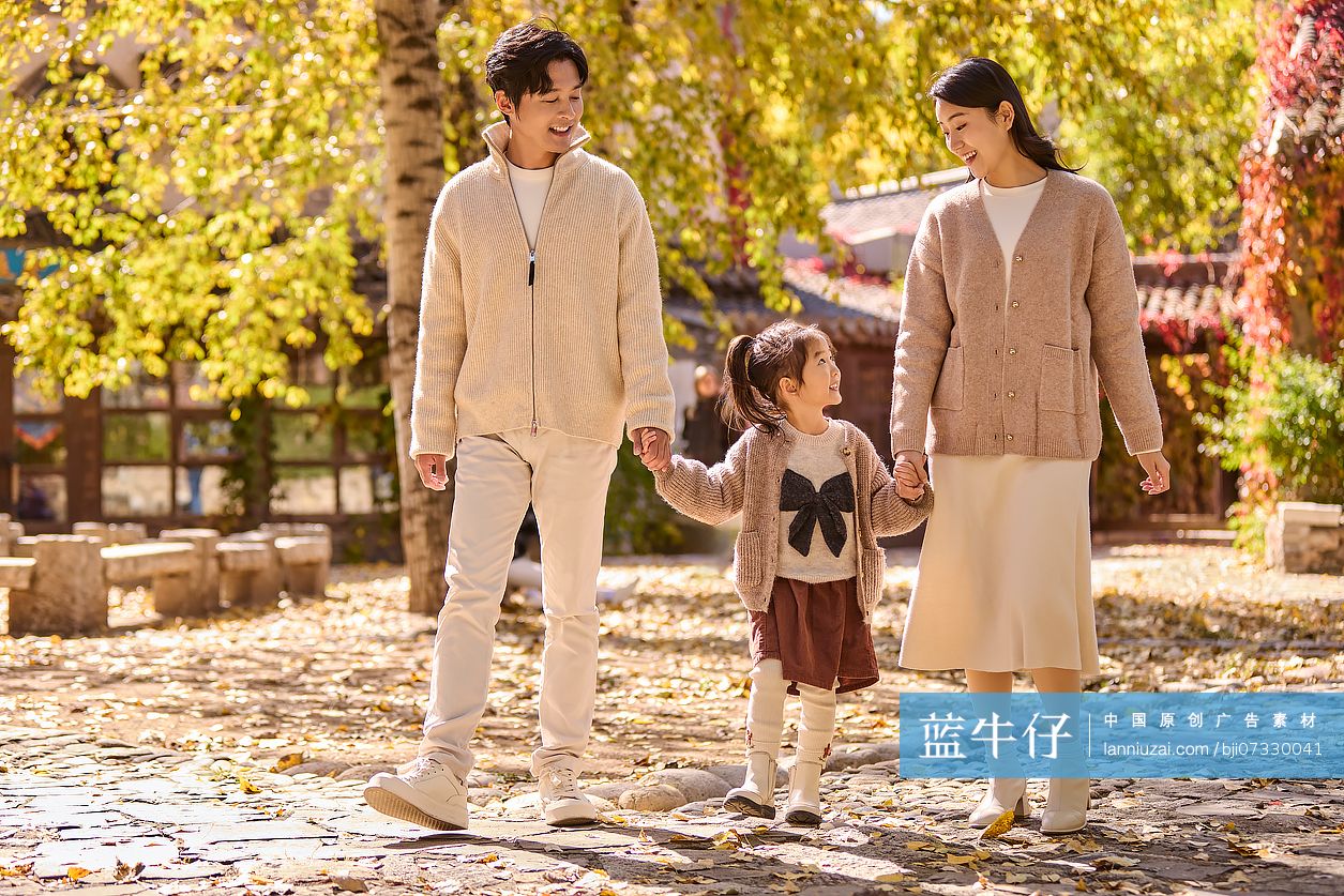 快乐一家人游玩古镇