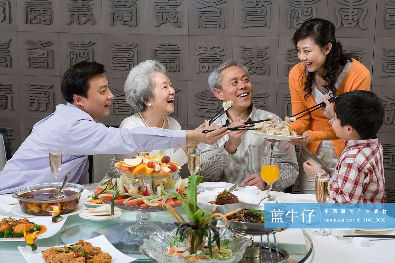一家人聚餐