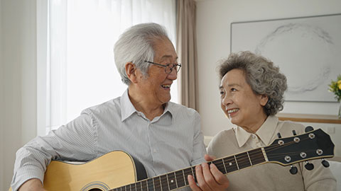 Cheerful senior Chinese couple relaxing at home,4K