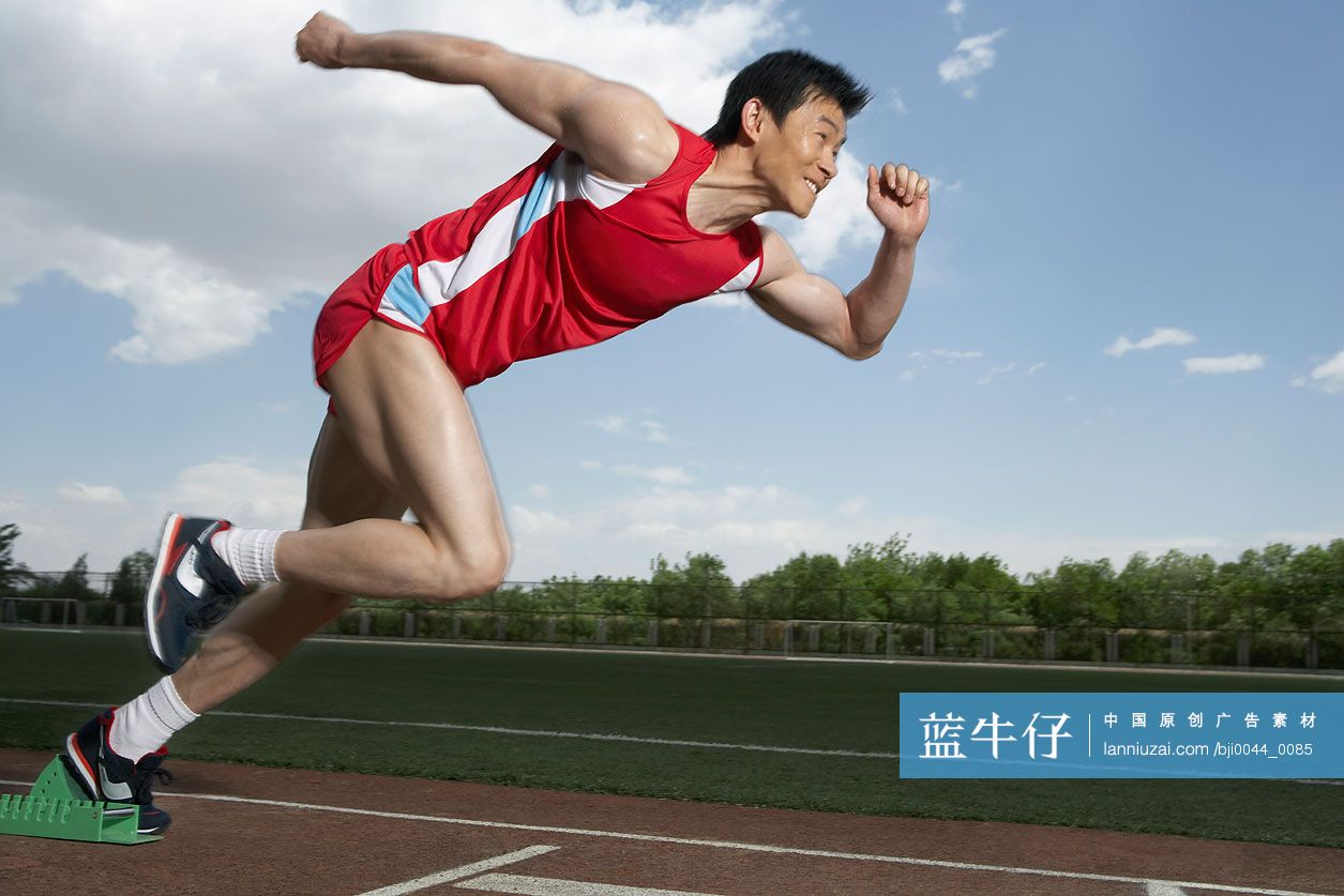 运动员奔跑