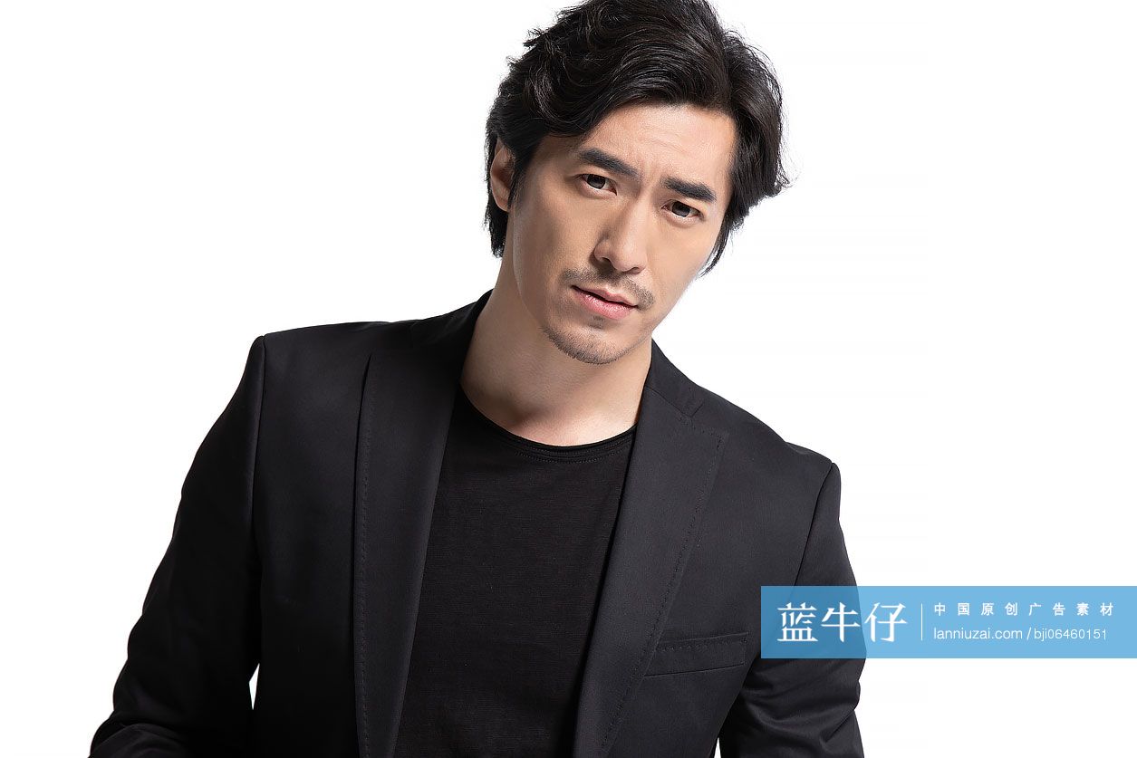 棚拍时尚的中年男子