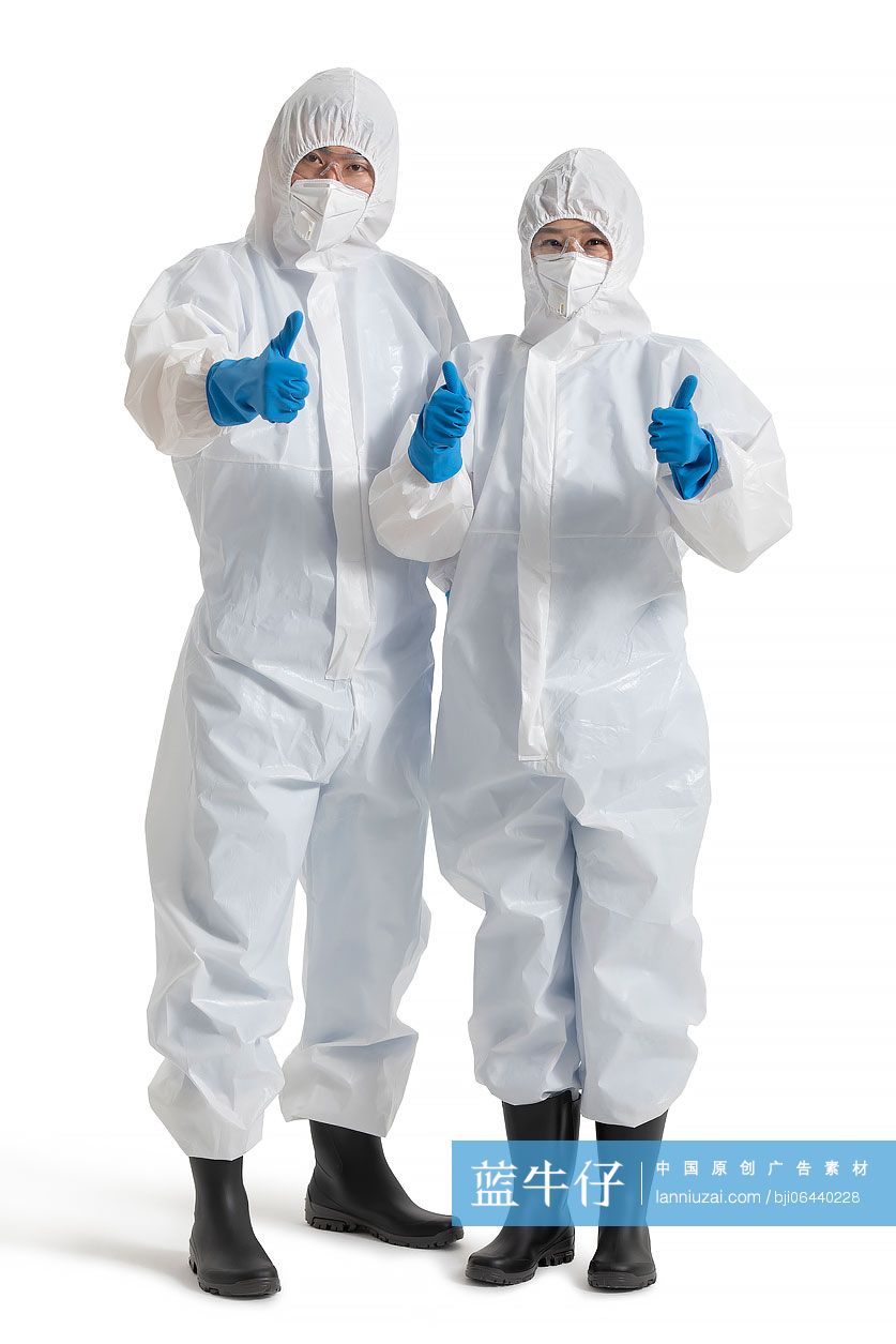 年轻医生身穿专业防护服