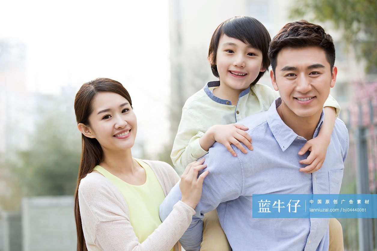 幸福的三口之家-蓝牛仔影像-中国原创广告影像素材