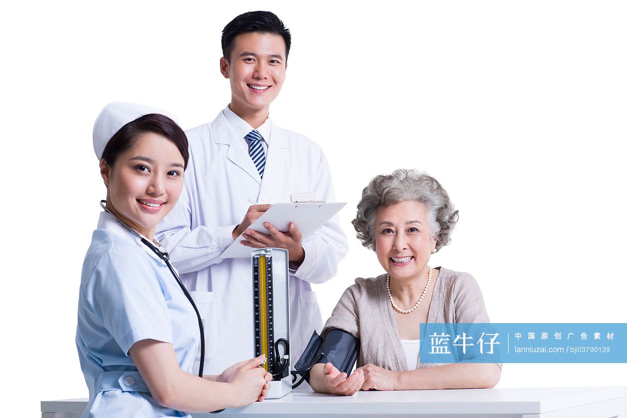 护士为病人量血压