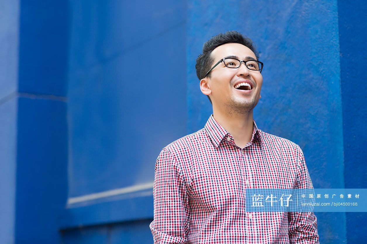 快乐的中年男子