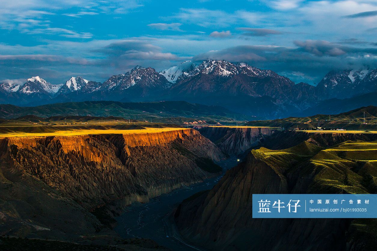 峡谷河流