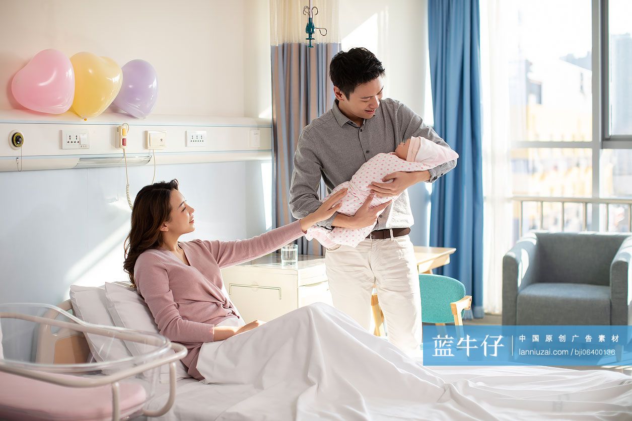 新手父母和婴儿