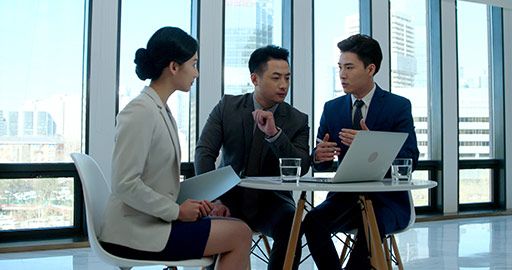 Successful Chinese business people working in office,4K
