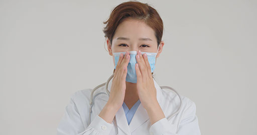 Young Chinese doctor wearing surgical mask,4K