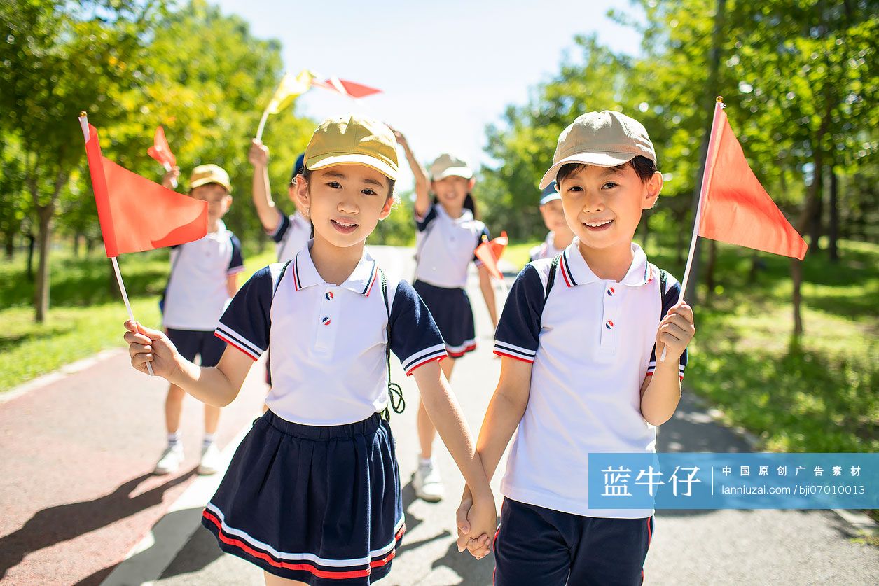 快乐的小学生春游