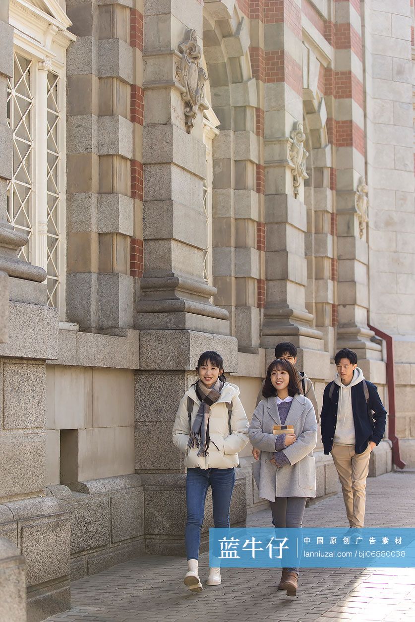 校园里的大学生