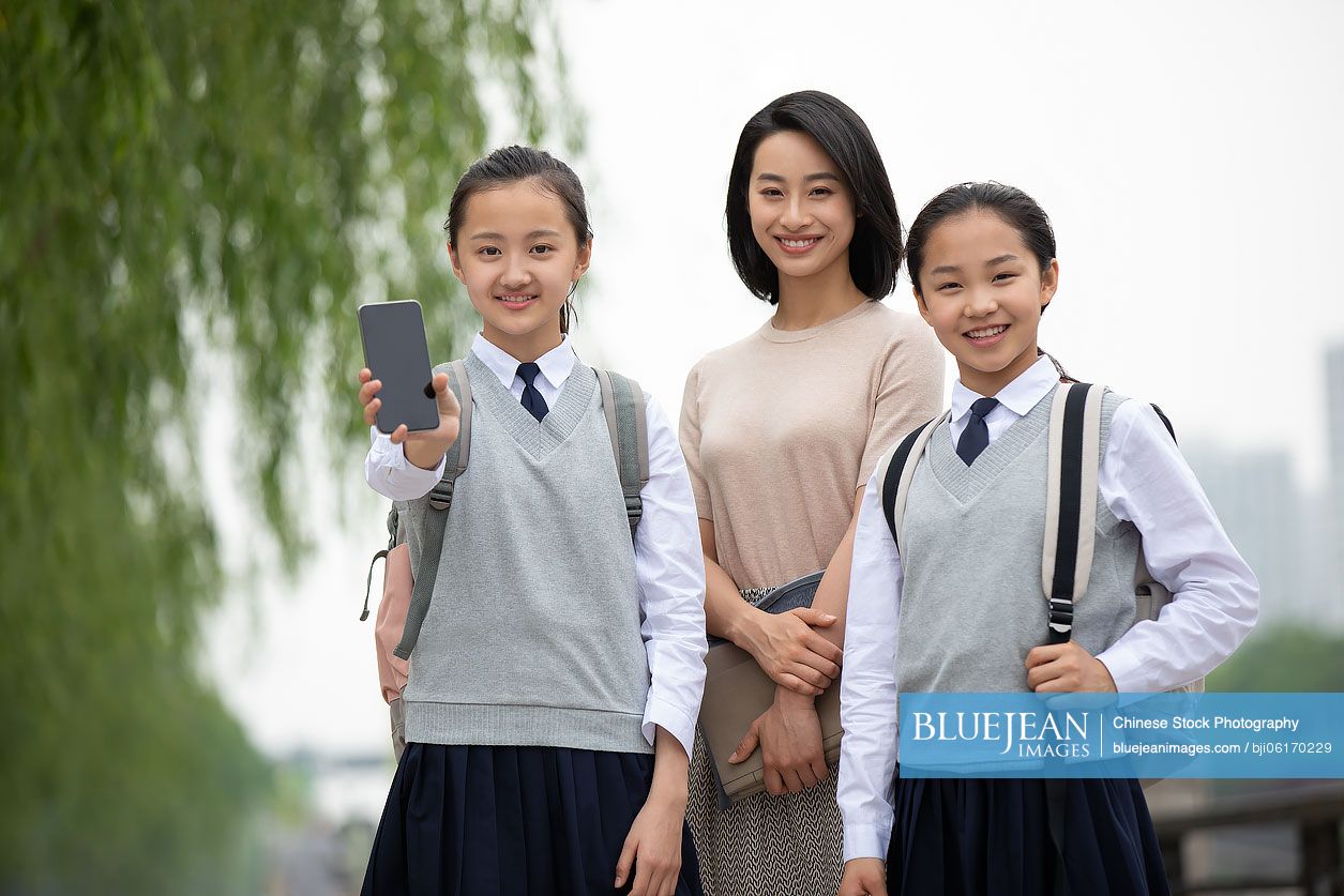 Chinese students showing smartphone