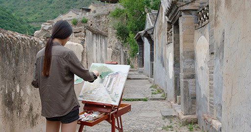 Young Chinese woman painting outdoors,4K