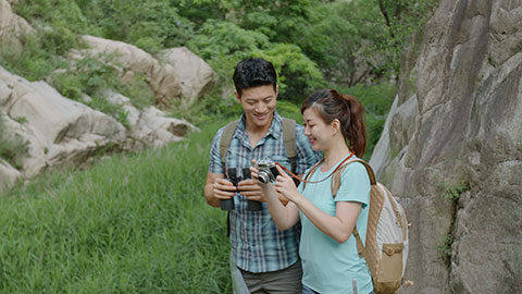 Happy young Chinese couple taking photos outdoors,4K