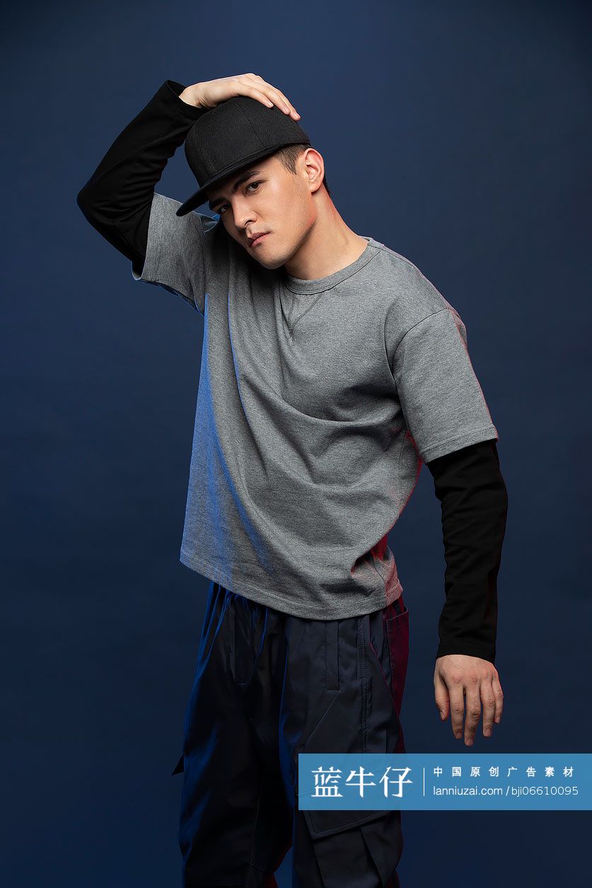 时尚的年轻男子